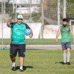 Técnico Matheus Costa em treinamento do Floresta