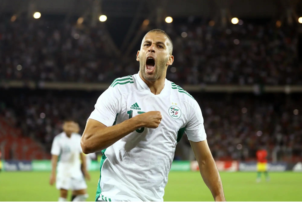 Slimani deve chegar ao Coritiba na próxima semana (Foto: FAF/Divulgação)