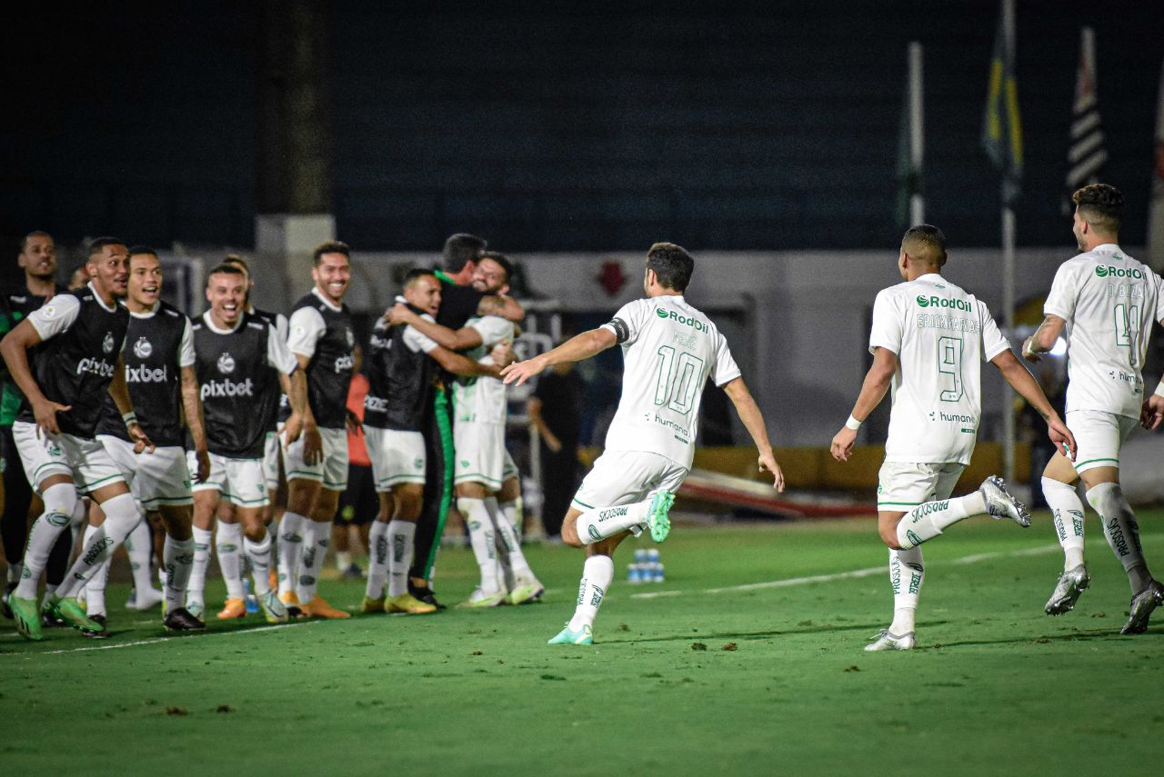 Nenê comemora gol da vitória do Juventude na Série B