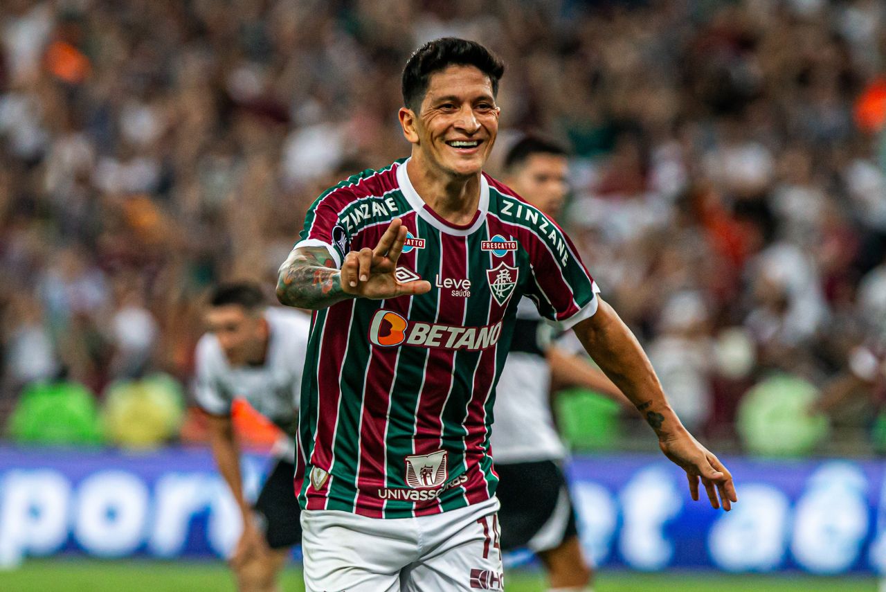 Cano comemora gol pelo Fluminense contra o Olimpia