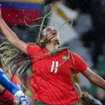 Jogadora do Marrocos comemorando a classificação na Copa do Mundo Feminina 2023