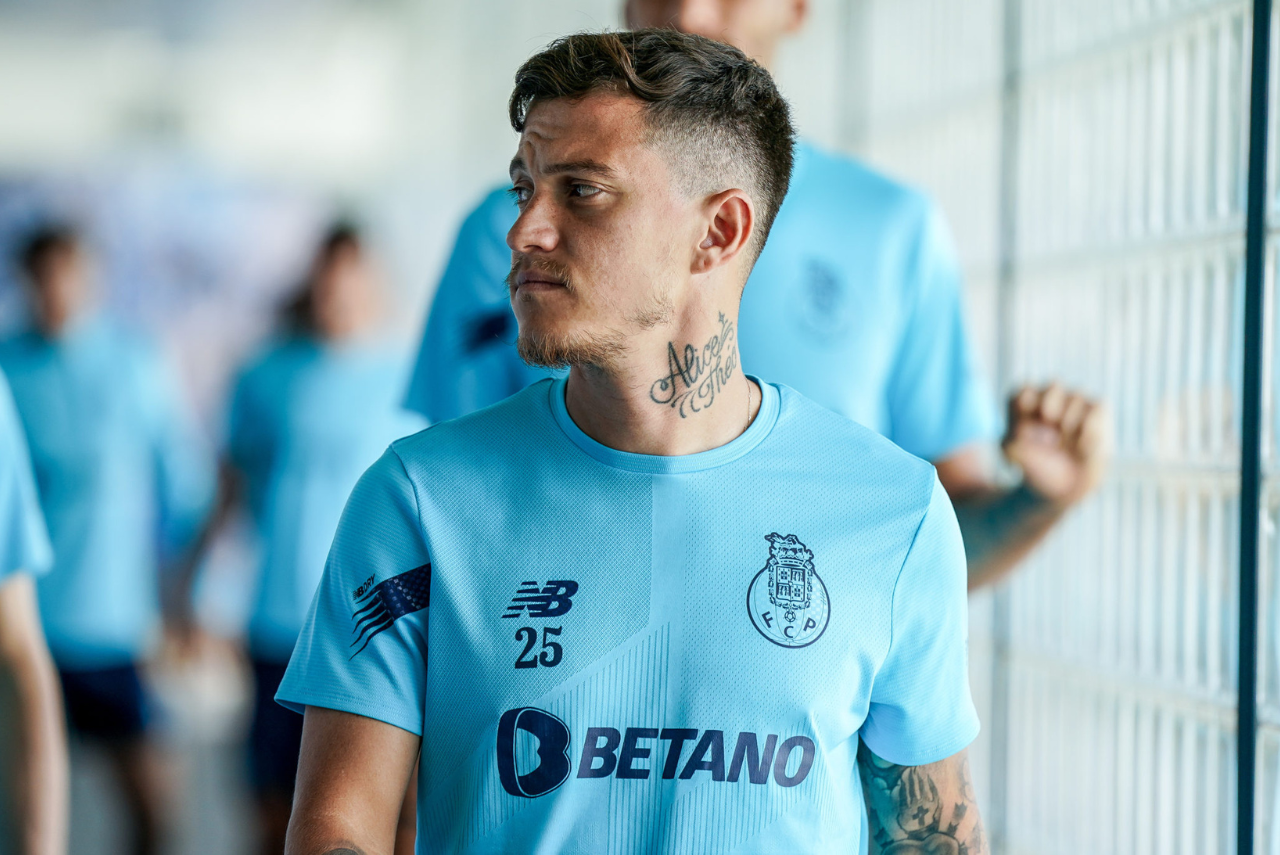 Otávio deve assinar com o Al-Nassr nesta segunda-feira (Foto: Porto/Divulgação)