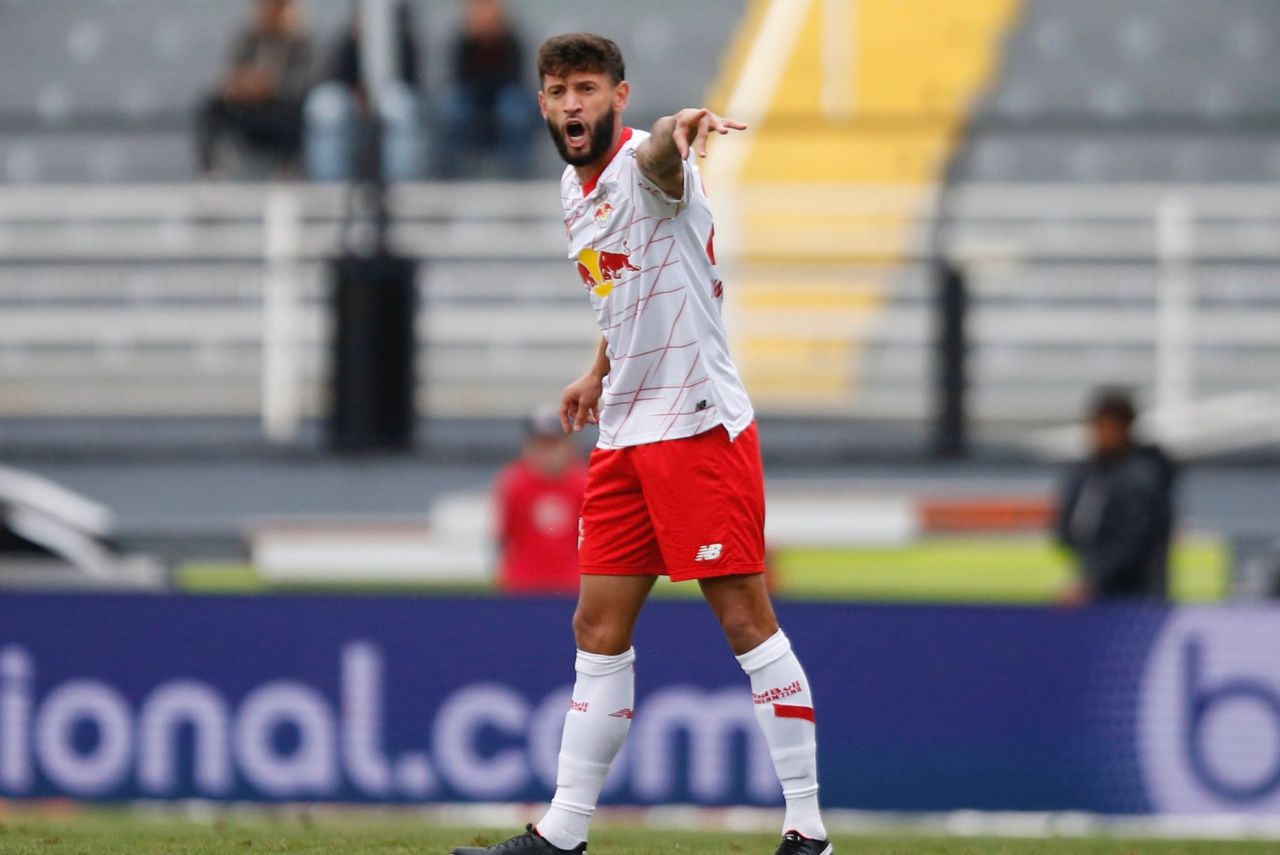 Juninho Capixaba pelo RB Bragantino