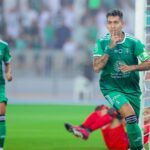 Firmino comemora gol pelo Al-Ahli