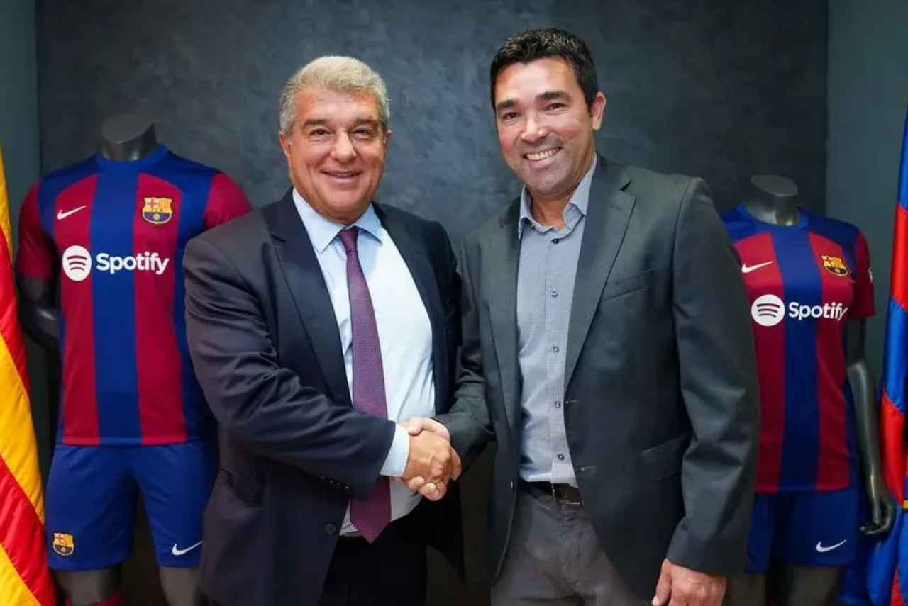 Joan Laporta, presidente do Barcelona, e Deco, novo diretor de futebol (Foto: Barcelona/Divulgação)
