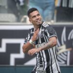 Paulinho comemora gol pelo Atlético-MG