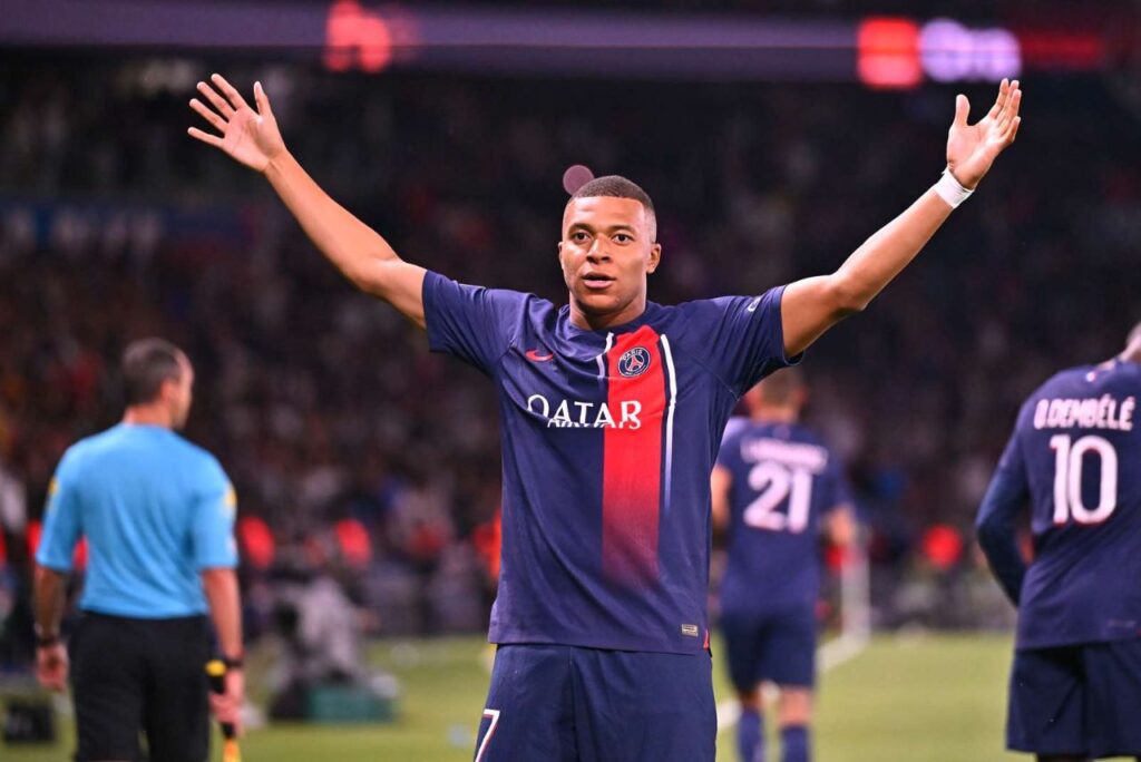 Mbappé comemora gol pelo PSG