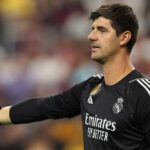 O goleiro Courtois em campo pelo Real Madrid
