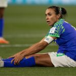 Marta no gramado durante partida entre Brasil e Jamaica na Copa do Mundo Feminina