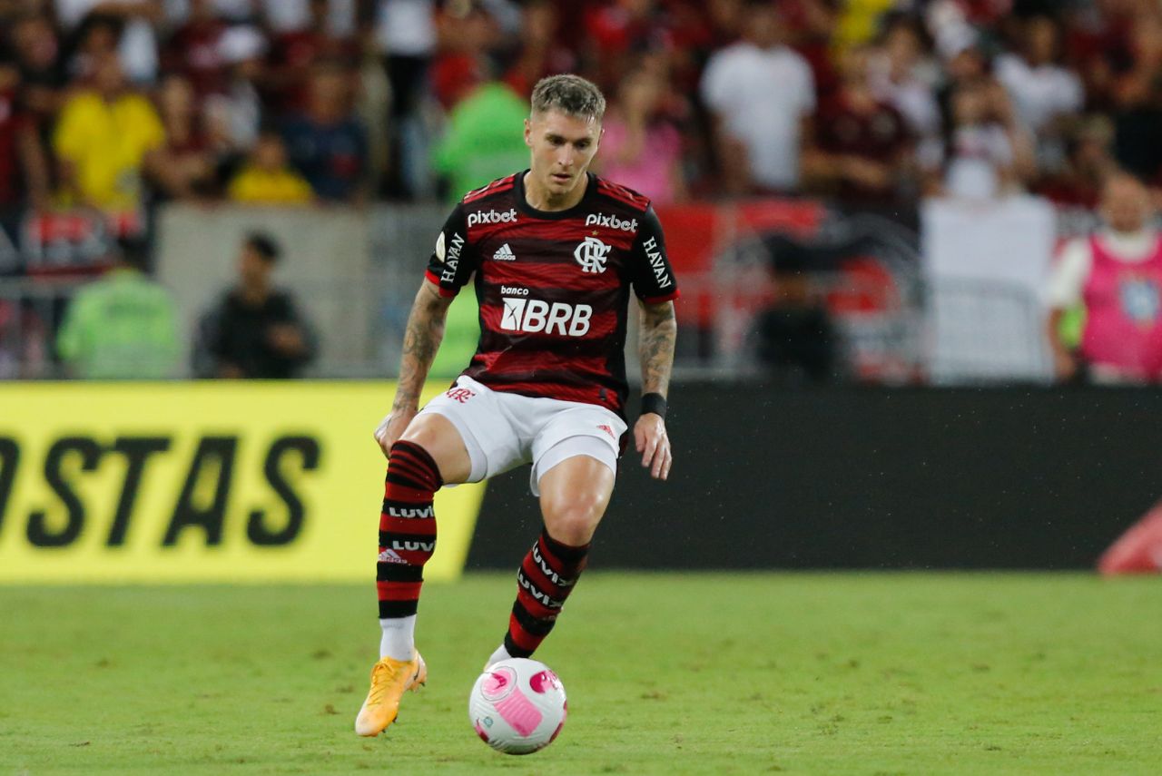Varela em campo pelo Flamengo