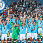 Jogadores do City erguem troféu da Supercopa da Europa