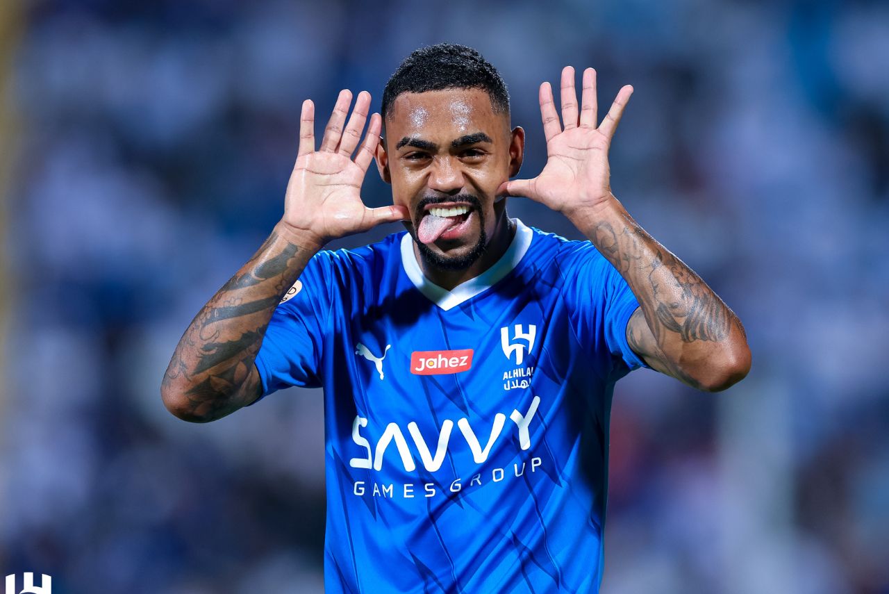 Malcom comemora gol pelo Al-Hilal