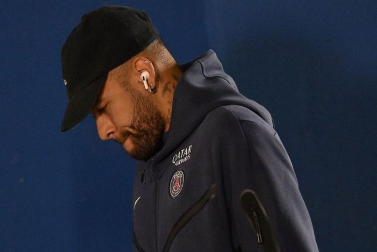 Neymar com uniforme do PSG
