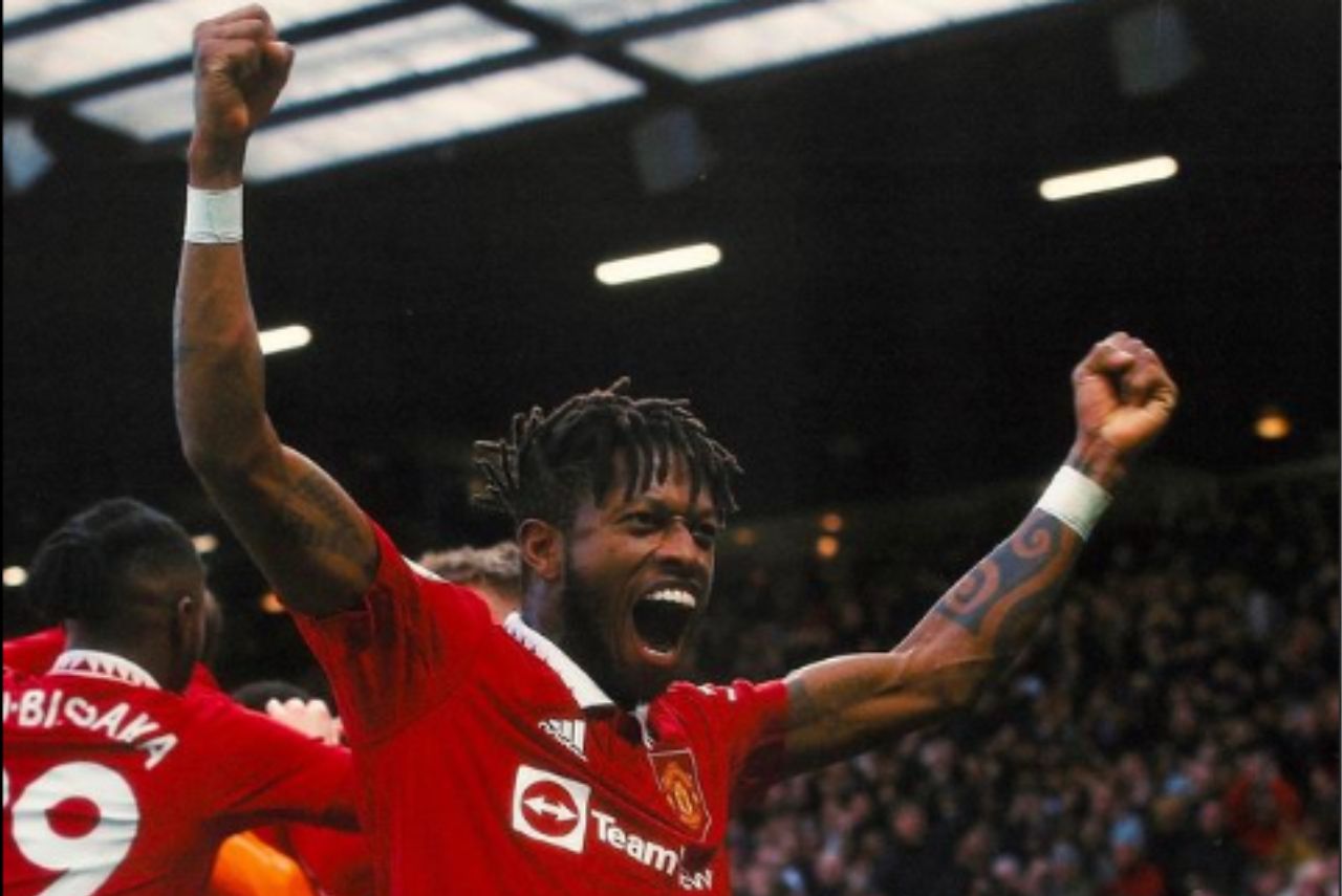 Fred em campo com a camisa do Manchester United