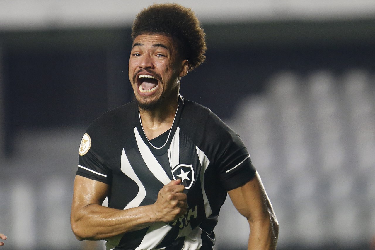 Adryelson, zagueiro do Botafogo