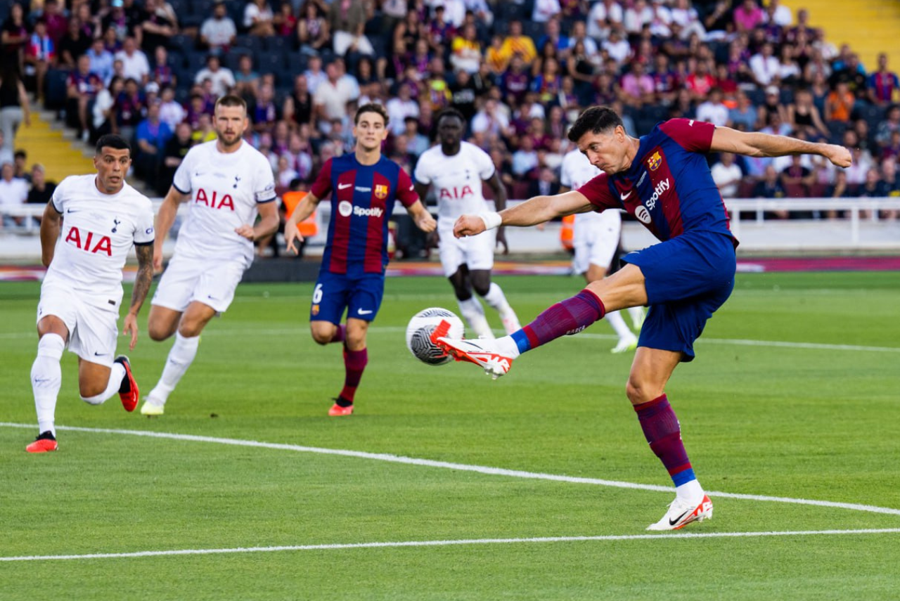 Lewandowski abriu o placar para o Barcelona