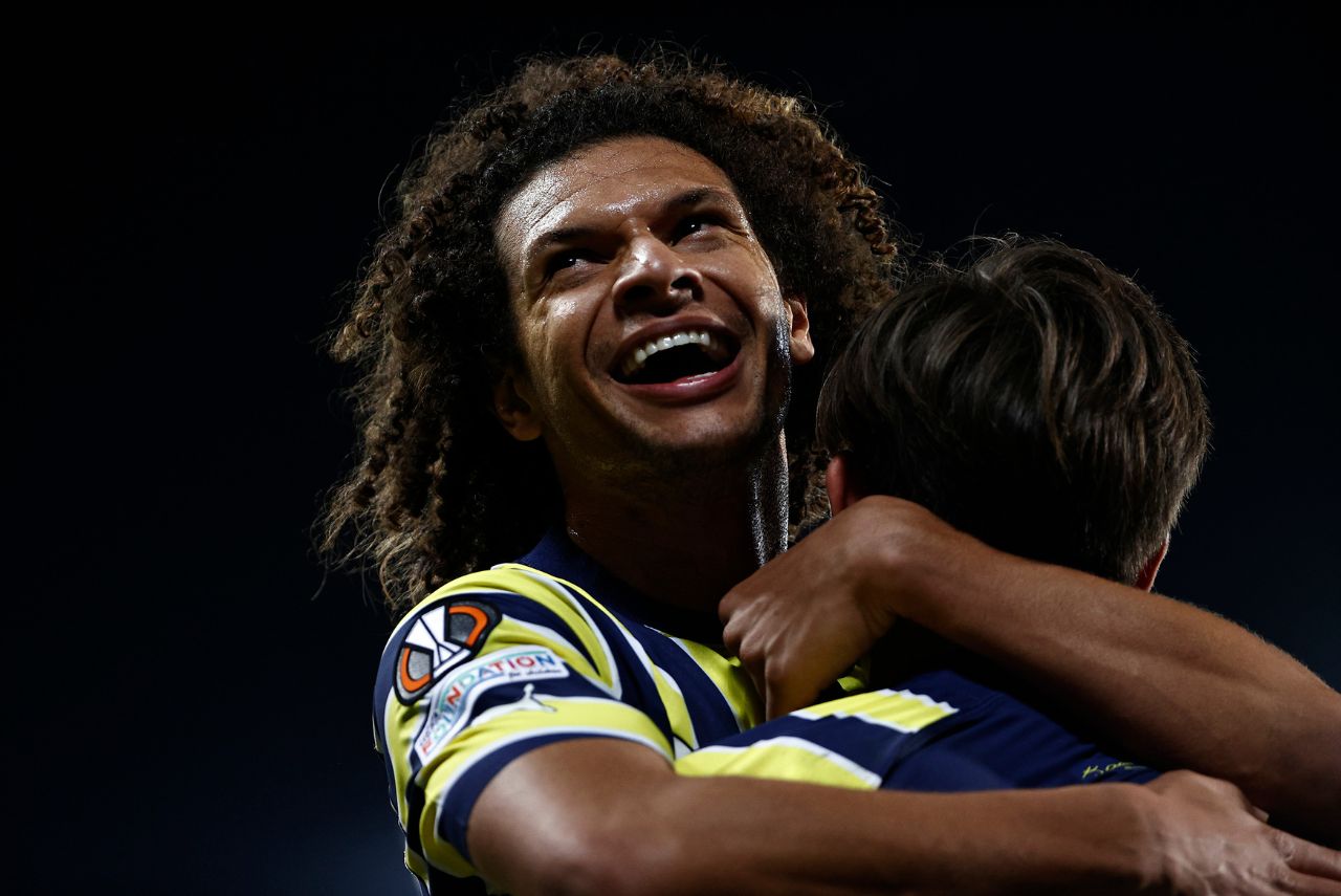 Arão pelo Fenerbahçe