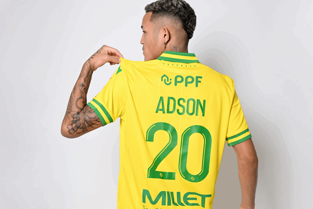 Adson, ex-Corinthians, vai reforçar o clube francês Nantes (Foto: FC Nantes/Divulgação)