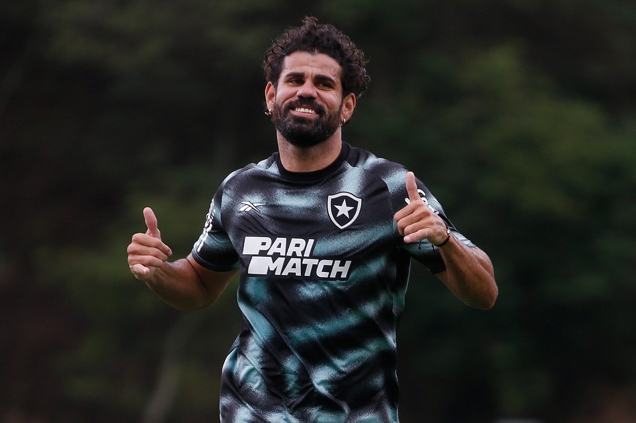 Diego Costa se apresenta ao Botafogo e inicia trabalhos com o elenco