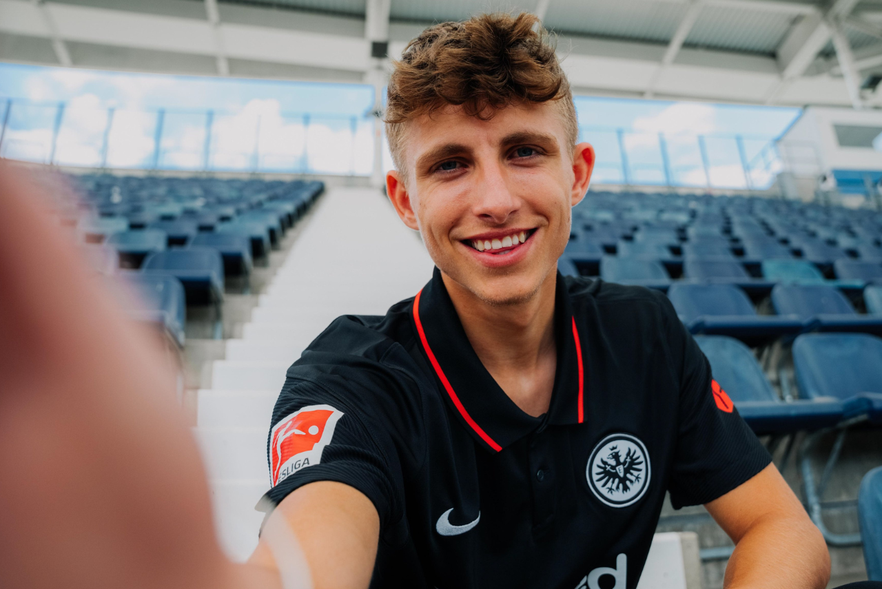 Jesper Lindström é o novo reforço do meio-campo do Napoli (Foto: Eintracht Frankfurt/Twitter)