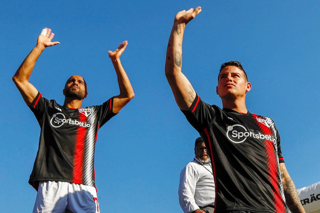 Lucas e James em apresentação à torcida do São Paulo