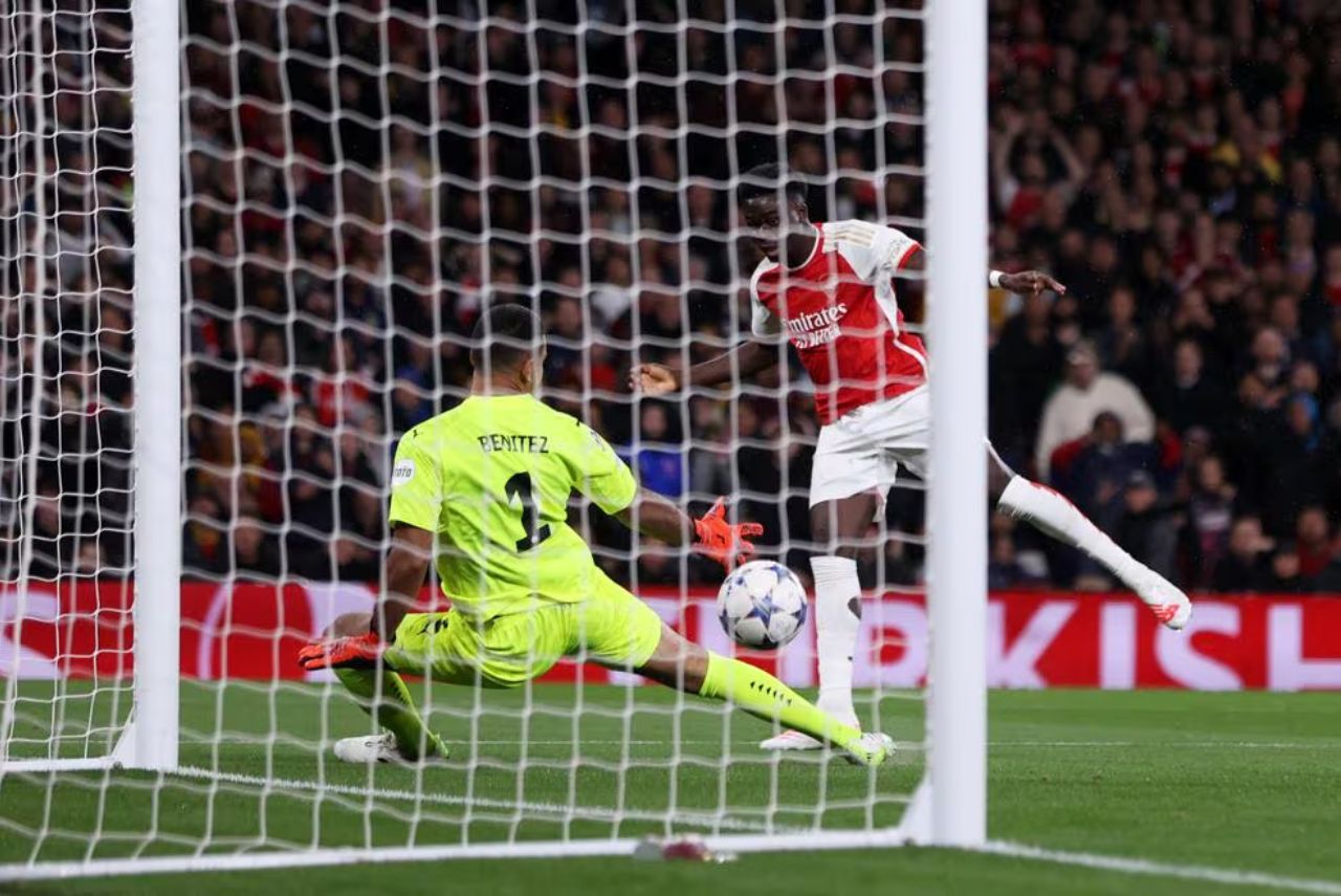 Saka abriu o placar na goleada do Arsenal sobre o PSV (Foto: UEFA/Divulgação)