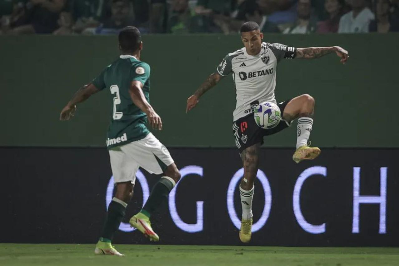 Guilherme Arana foi expulso após cotovelada no último dia 17 de julho (Foto: Pedro Souza/Atlético-MG)