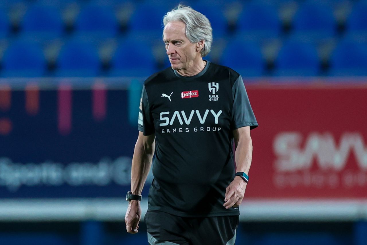 Jorge Jesus foi criticado pela torcida do Al-Hilal (Foto: Al-Hilal FC/Divulgação)