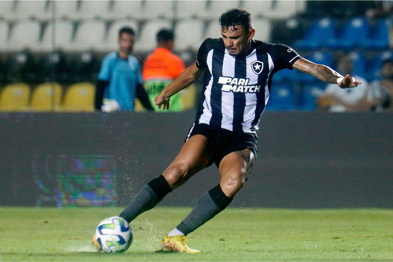 Tiquinho em campo na vitória do Botafogo contra o Brasiliense pela Copa do Brasil