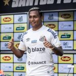 Morelos é apresentado pelo Santos