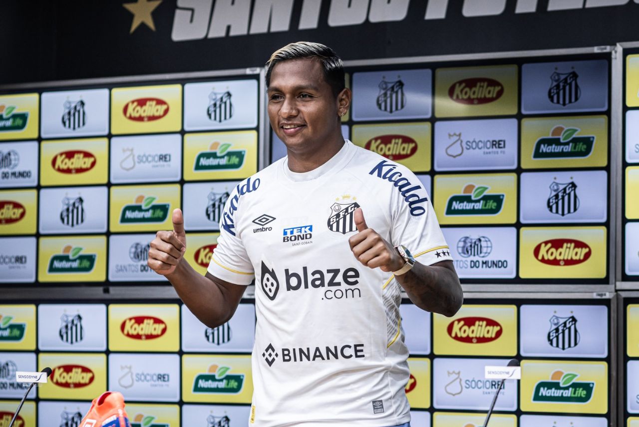 Morelos é apresentado pelo Santos