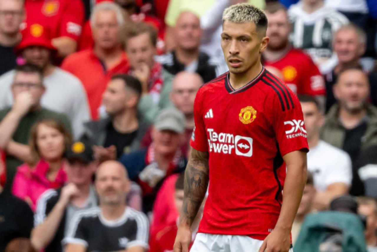 Lisandro Martínez em campo pelos Red Devils