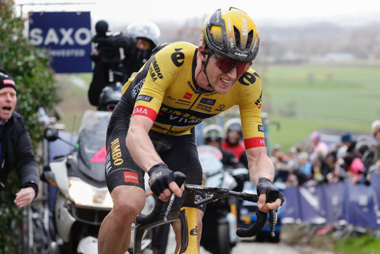 Ciclista Van Hooydonck sofreu ataque cardíaco enquanto dirigia (Foto: Nathan Van Hooydonck/Twitter)