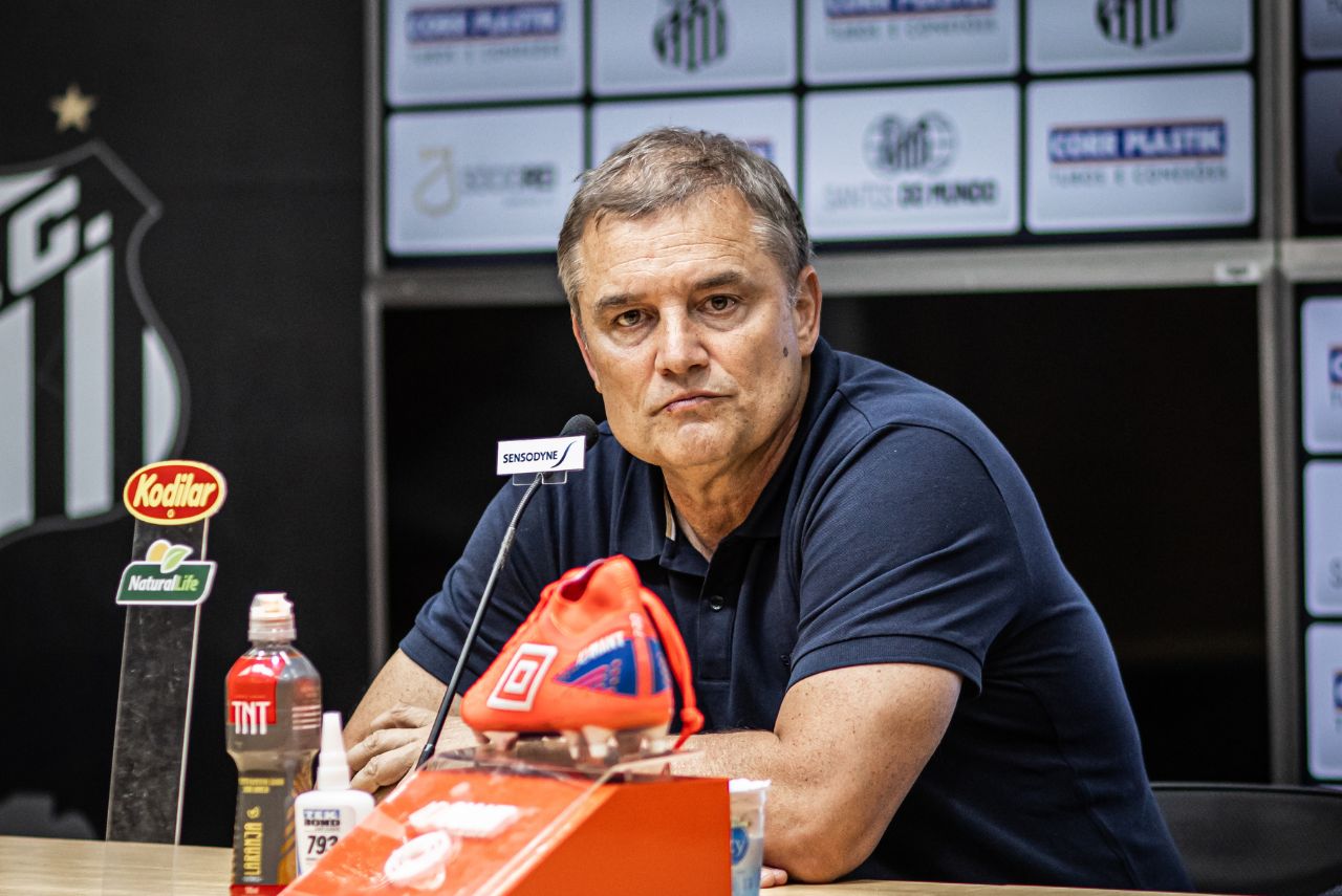 Diego Aguirre, técnico do Santos