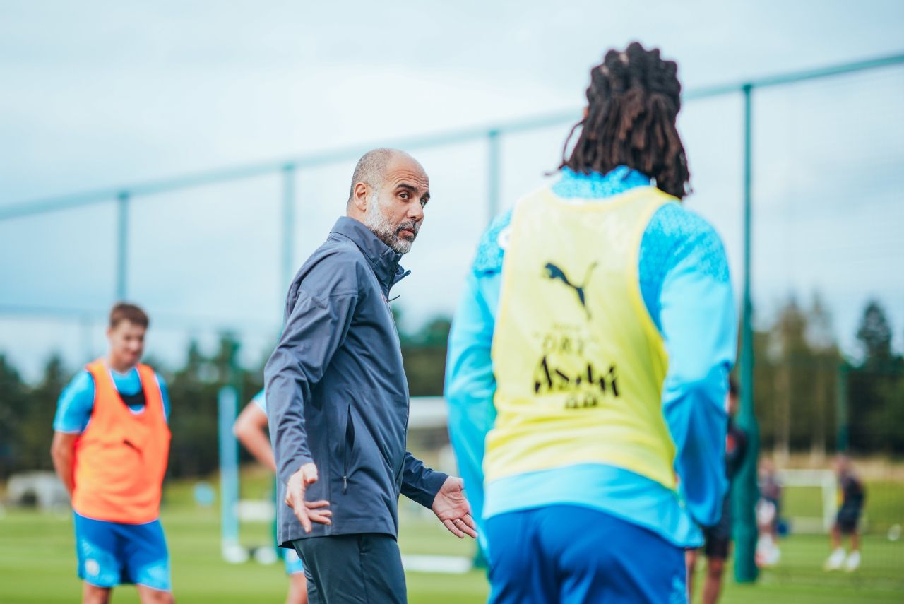 Guardiola em treino do Manchester City