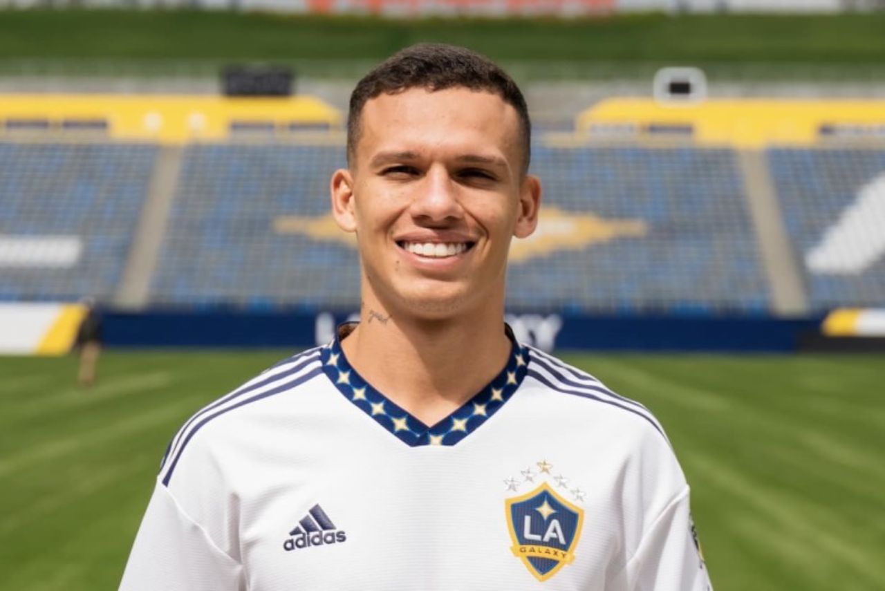 Calegari com a camisa do LA Galaxy