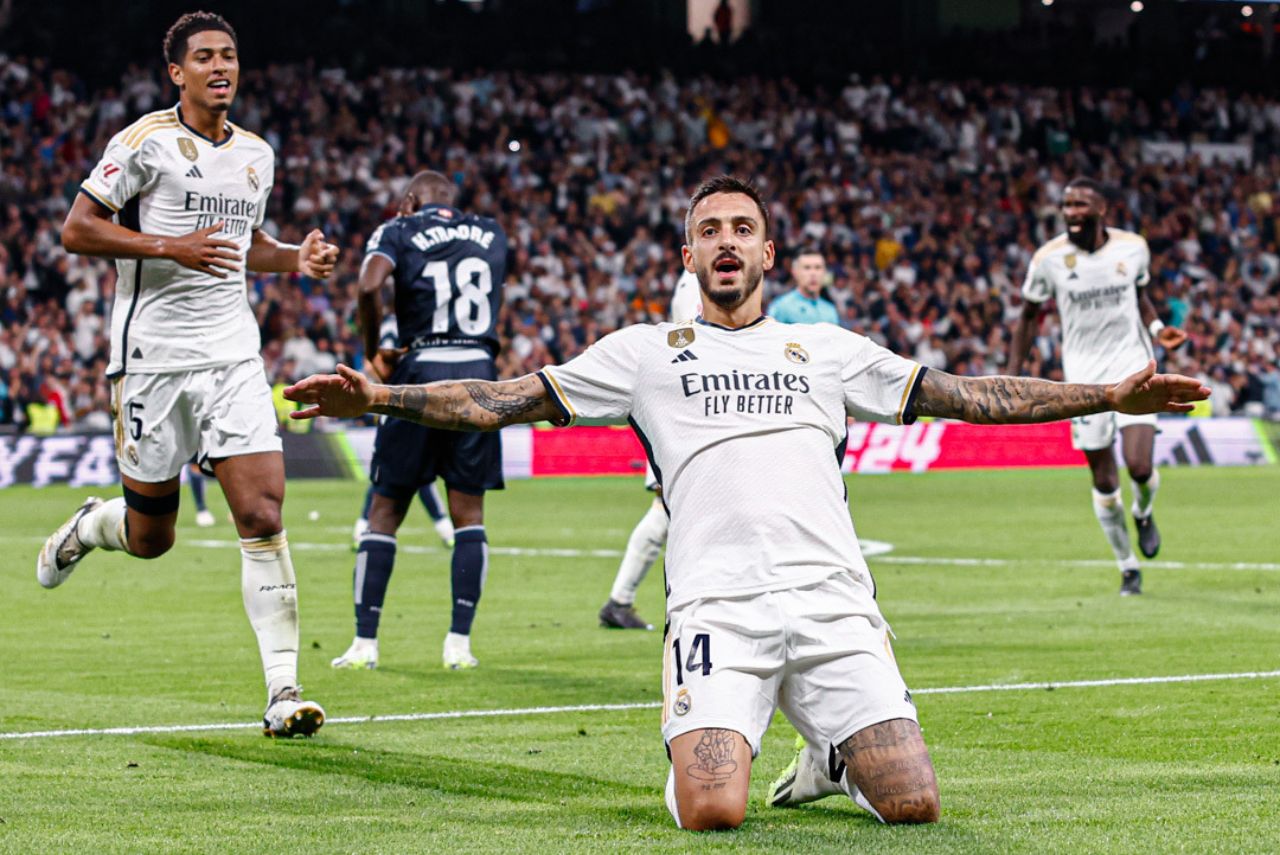 Joselu garantiu a virada e a liderança para os merengues (Foto: Real Madrid/Divulgação)