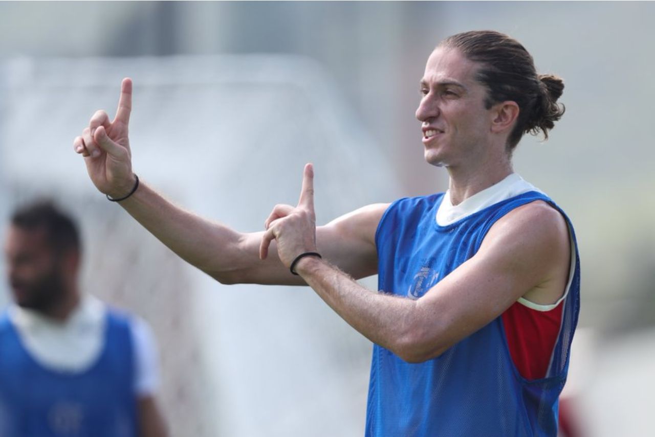 Filipe Luís durante treino do Flamengo