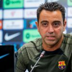 Xavi durante coletiva do Barcelona