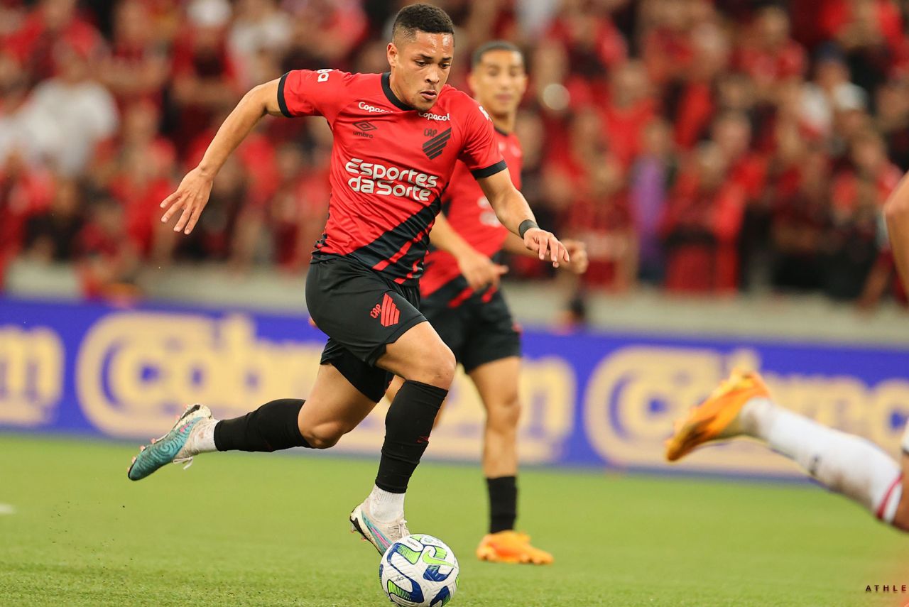 Vitor Roque, Athletico