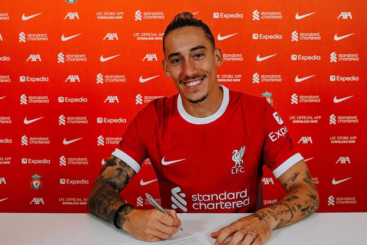 Defensor do Liverpool renovou por mais duas temporadas