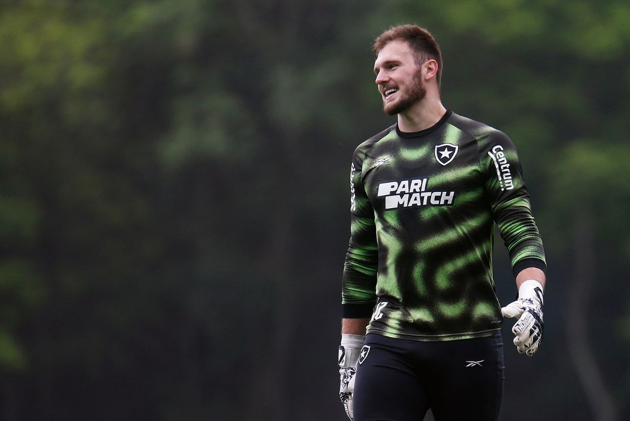 Goleiro do Botafogo volta aos treinamentos