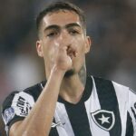 Botafogo renova com jovem defensor