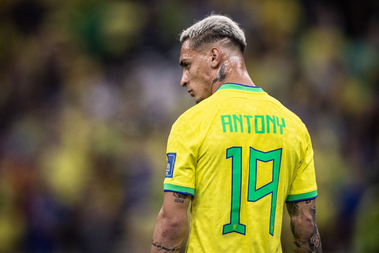 Atacante Antony é acusado de agressão pela ex-namorada (Foto: Twitter/Reprodução)