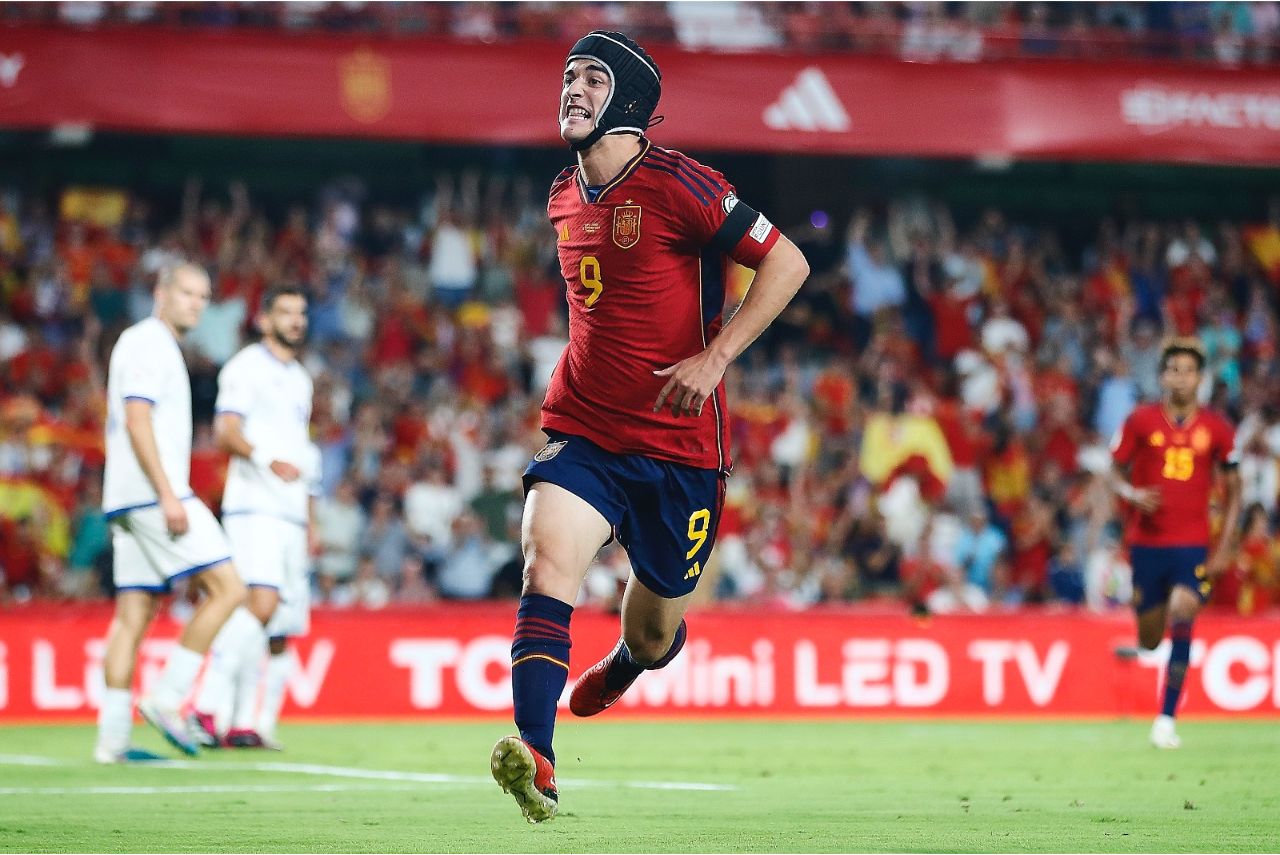 Espanha de Gavi vence o Chipre