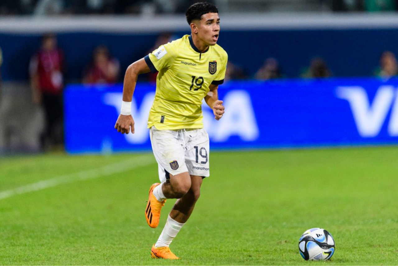 Kendry Páez, de 16 anos, é o mais jovem a vestir a camisa do Equador nas Eliminatórias (Foto: FEF/Divulgação)
