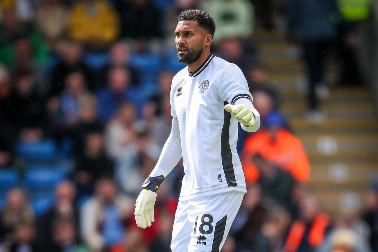 Wes Foderingham, do Sheffield, foi alvo de racismo (Foto: Sheffield United/Divulgação)