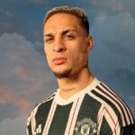 Antony atuando em Manchester