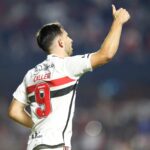 Calleri sofreu lesão no tornozelo direito em março deste ano (Foto: Paulo Pinto/São Paulo FC)