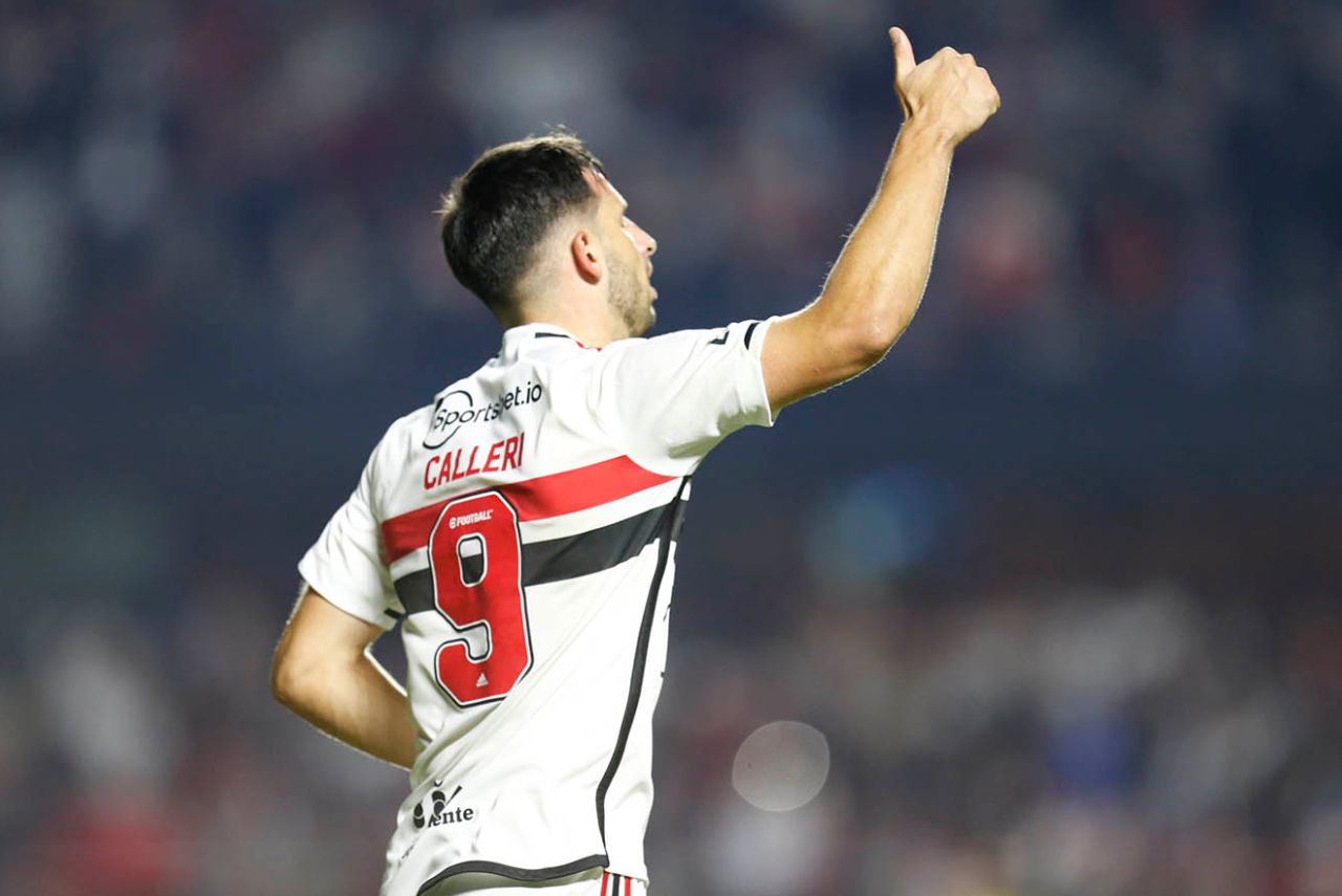 Calleri sofreu lesão no tornozelo direito em março deste ano (Foto: Paulo Pinto/São Paulo FC)